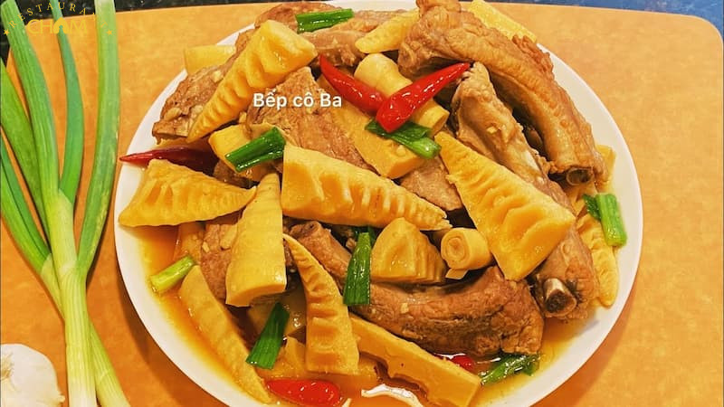 Sườn non kho măng